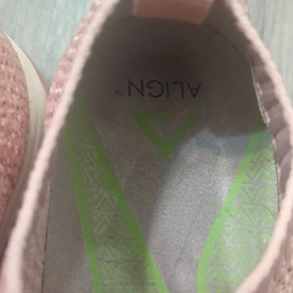 Align Knit Bungee Slip On Torri Sneakers - Picture 3 of 9